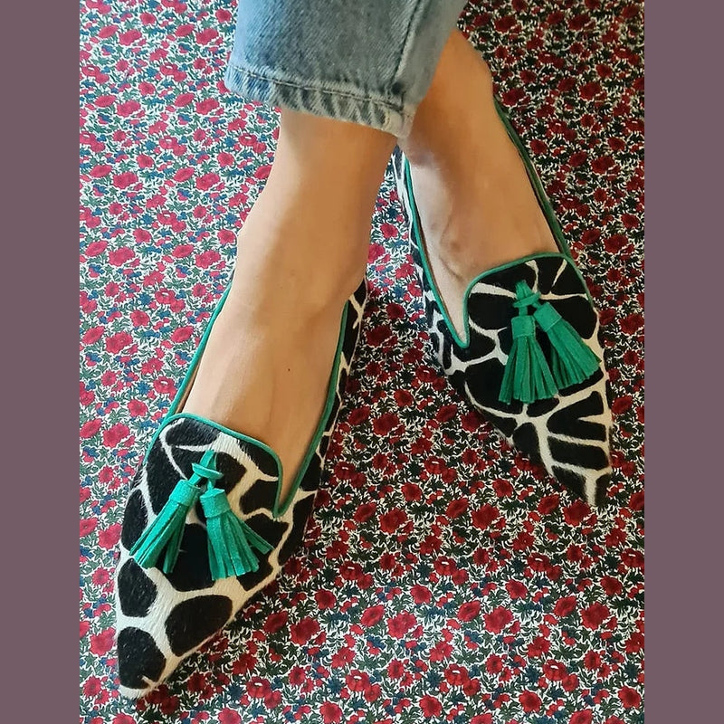 VALERIA | Eleganti mocassini con punta affusolata e decorativi dettagli di nappine