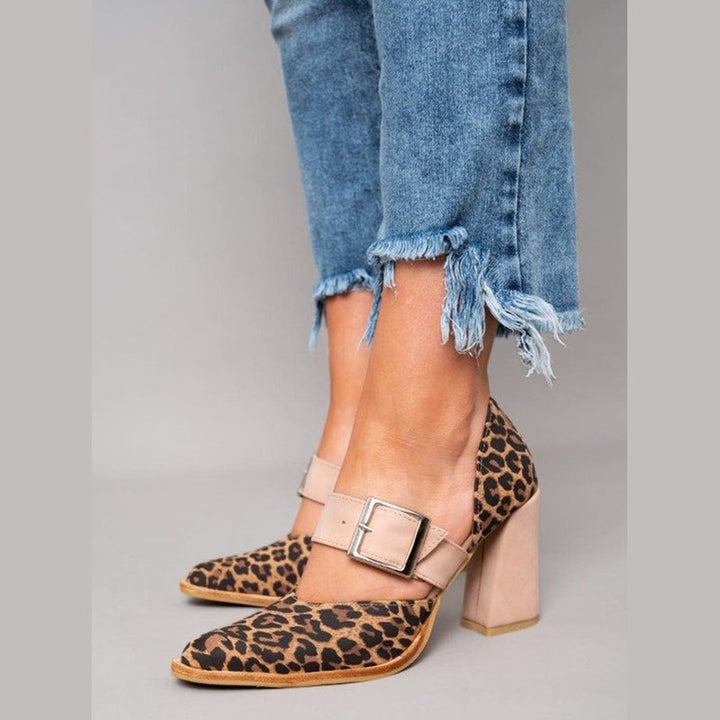 Avano™ | Eleganti sandali in pelle scamosciata leopardata con tacco stabile e comfort superiore