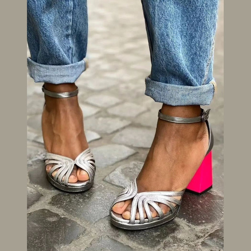 Naelle™ | Sandali lucidi con tacco grosso e fibbia raffinata per uno stile elegante